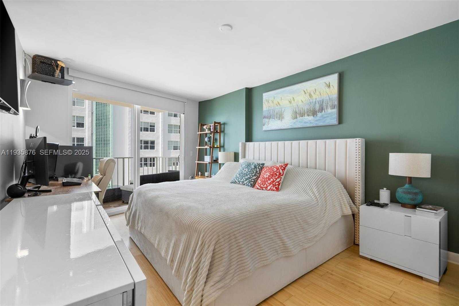 Small Image of 1228 WEST AVE #704, Miami Beach Number 7