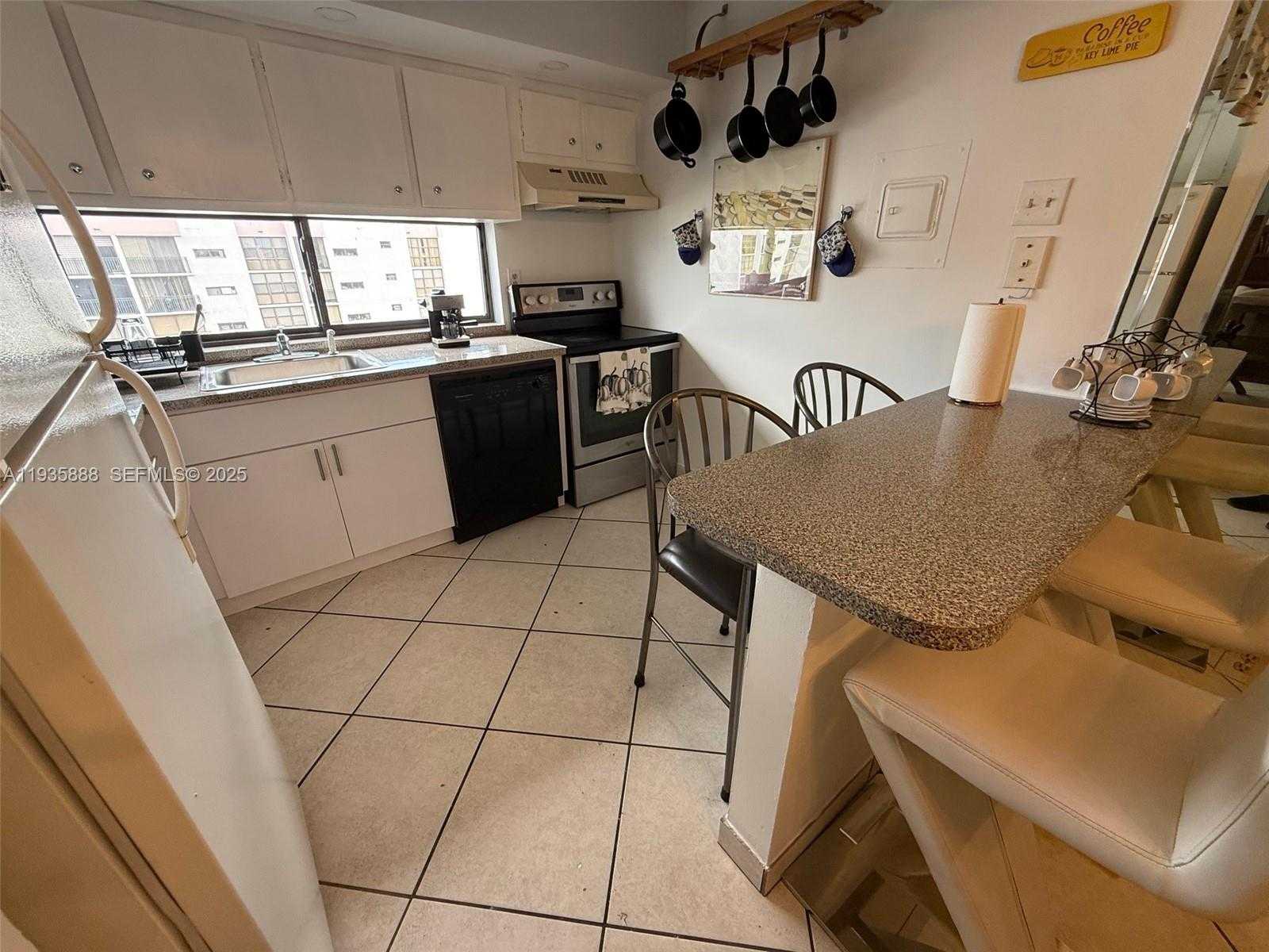 Small Image of 17011 NORTH BAY RD #1007, Sunny Isles Beach Number 15