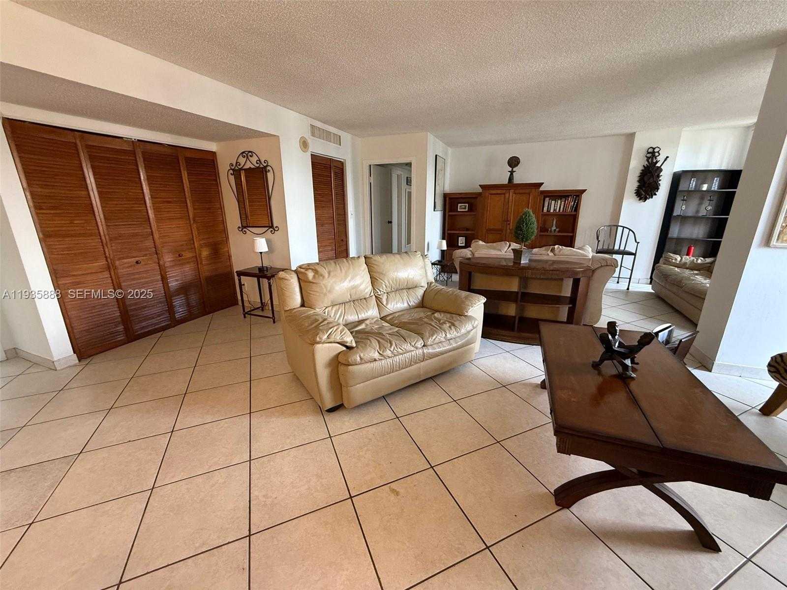 Small Image of 17011 NORTH BAY RD #1007, Sunny Isles Beach Number 26