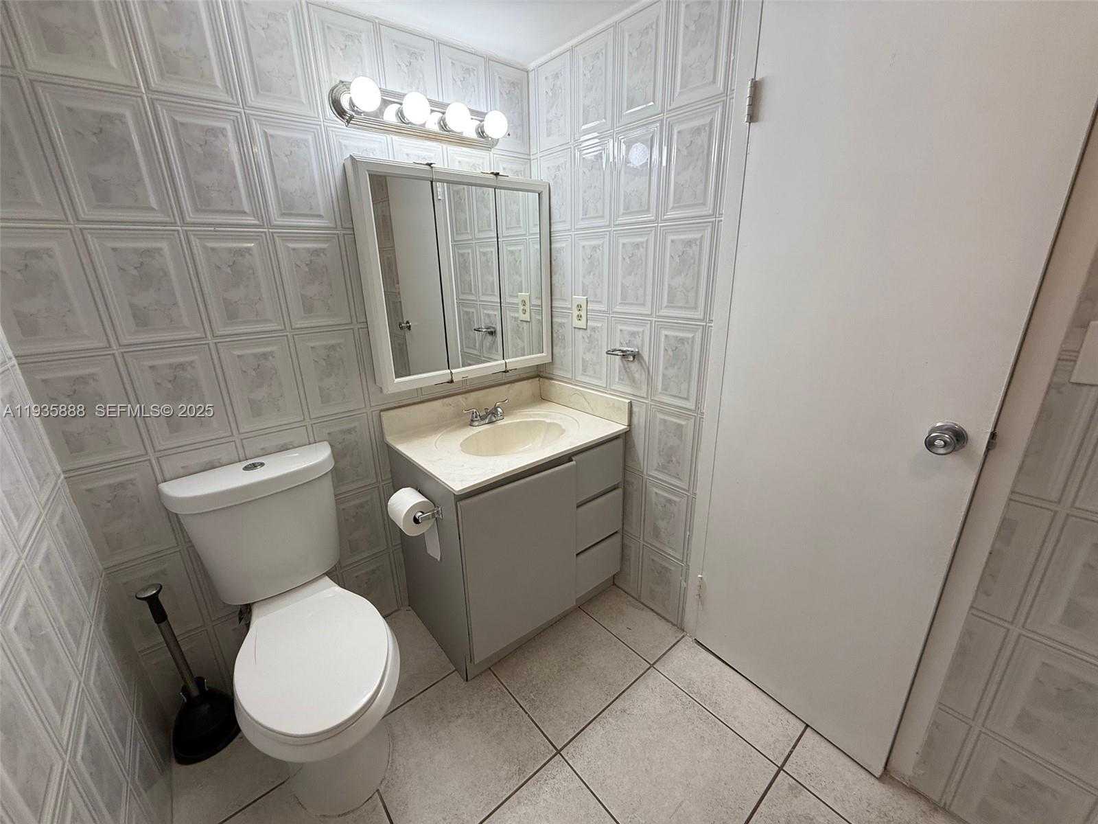 Small Image of 17011 NORTH BAY RD #1007, Sunny Isles Beach Number 30