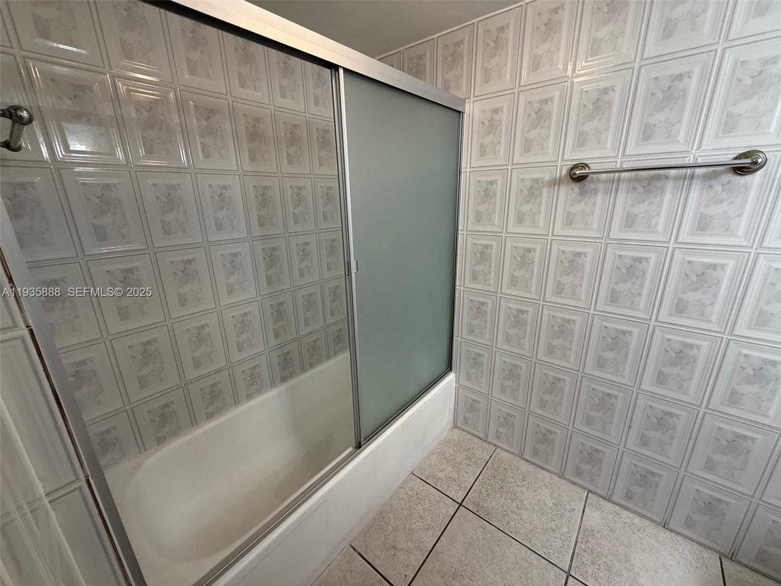 Small Image of 17011 NORTH BAY RD #1007, Sunny Isles Beach Number 31