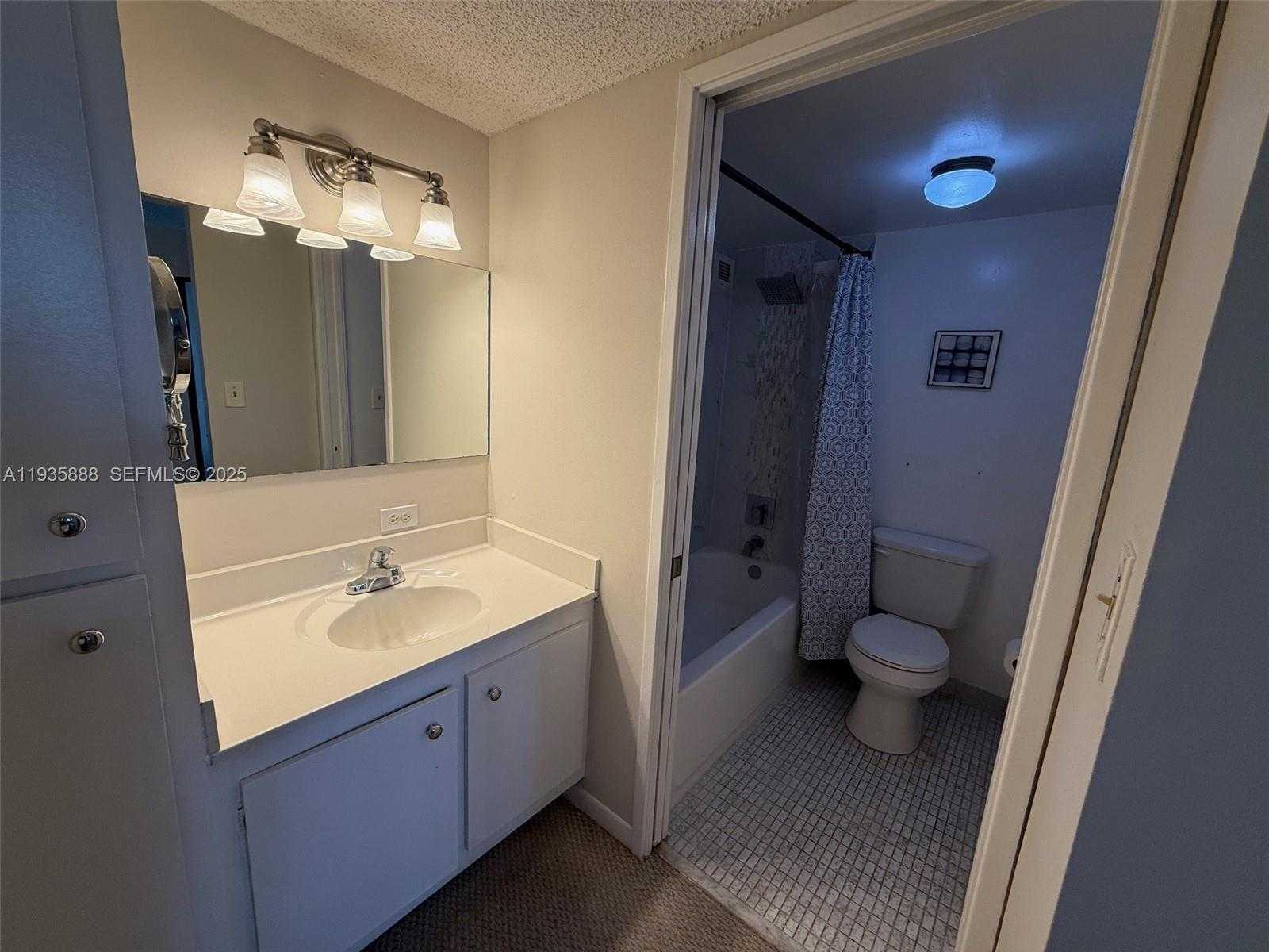 Small Image of 17011 NORTH BAY RD #1007, Sunny Isles Beach Number 36