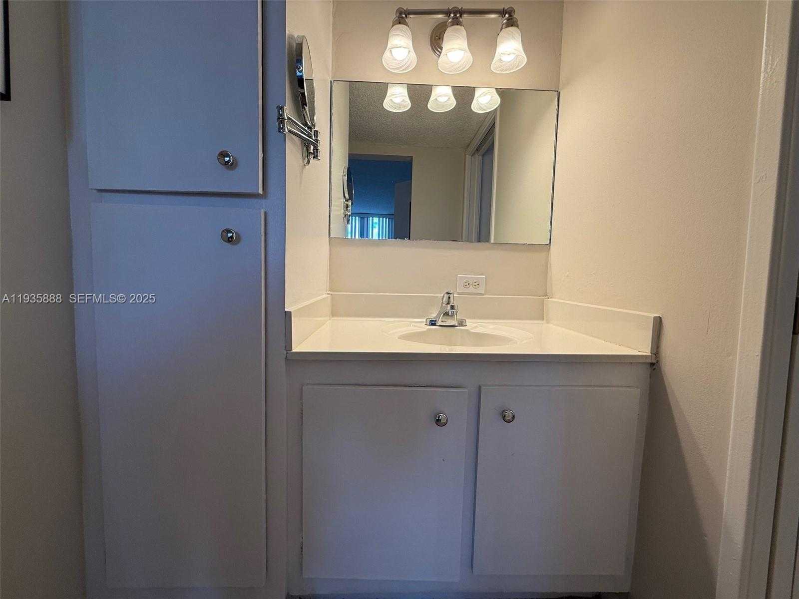 Small Image of 17011 NORTH BAY RD #1007, Sunny Isles Beach Number 37