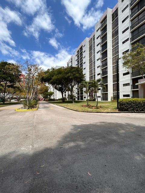 Small Image of 17011 NORTH BAY RD #1007, Sunny Isles Beach Number 4
