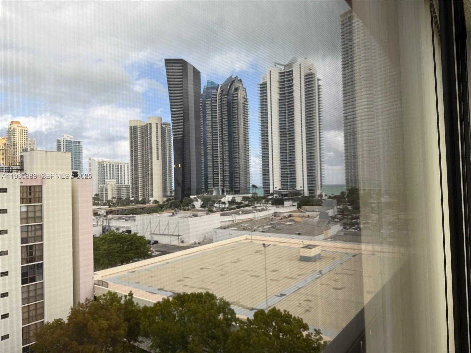 Small Image of 17011 NORTH BAY RD #1007, Sunny Isles Beach Number 9
