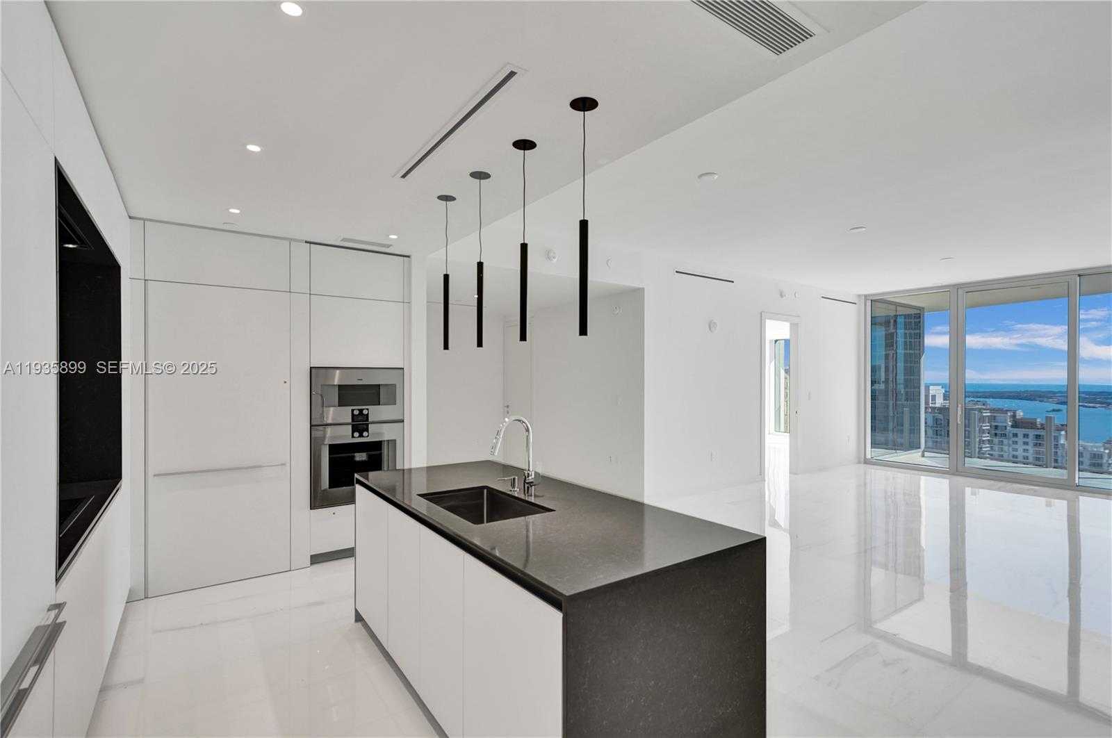 Small Image of 300 BISCAYNE BOULEVARD WAY #3605W, Miami Number 10