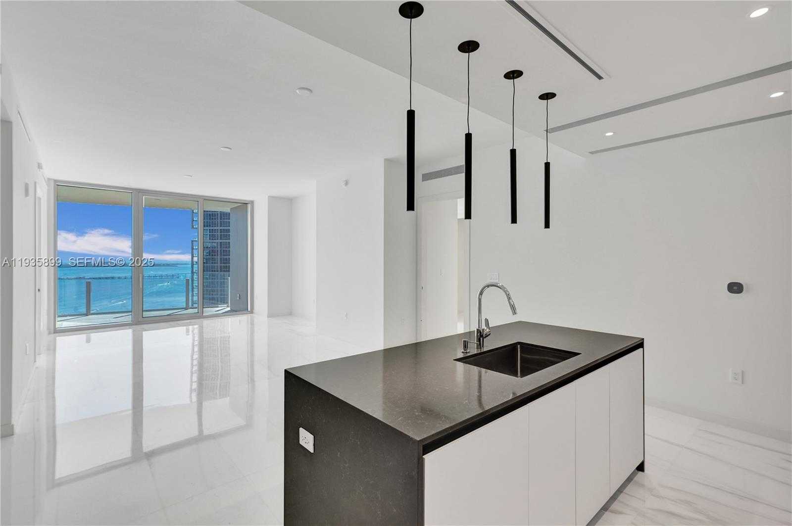 Small Image of 300 BISCAYNE BOULEVARD WAY #3605W, Miami Number 11