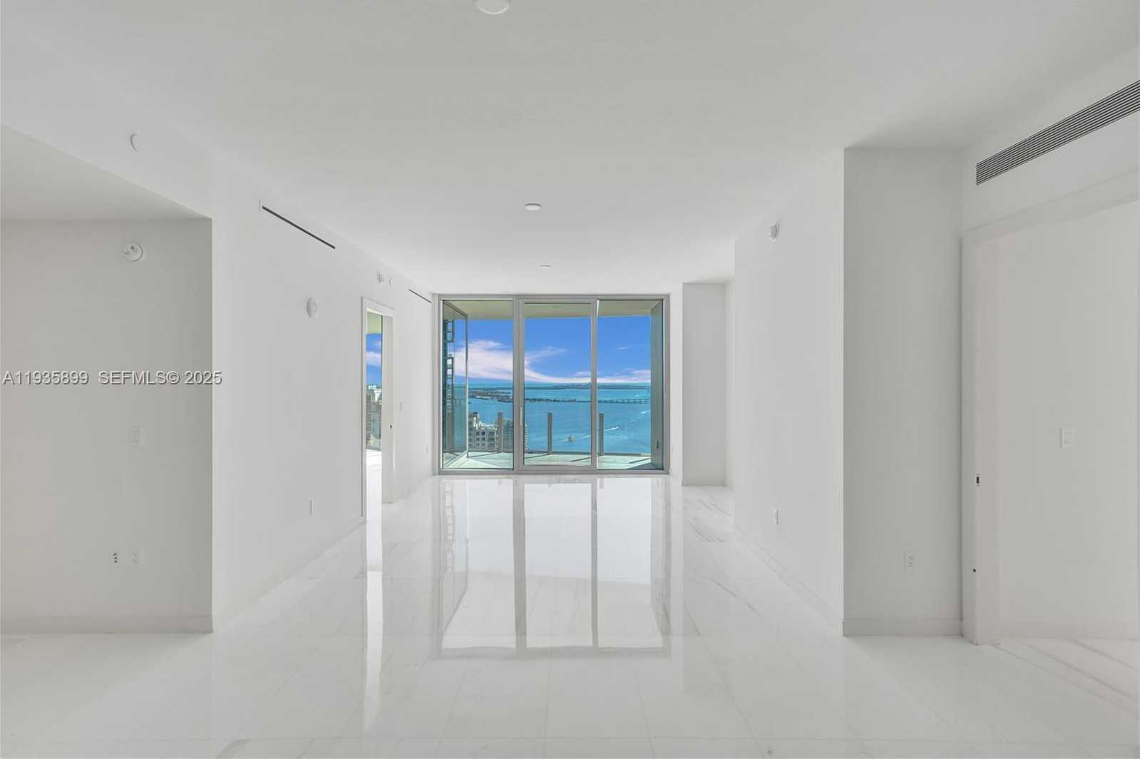 Small Image of 300 BISCAYNE BOULEVARD WAY #3605W, Miami Number 12