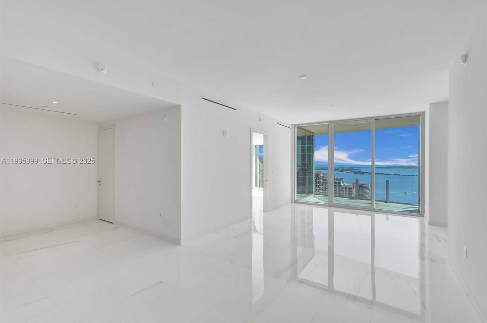 Small Image of 300 BISCAYNE BOULEVARD WAY #3605W, Miami Number 13