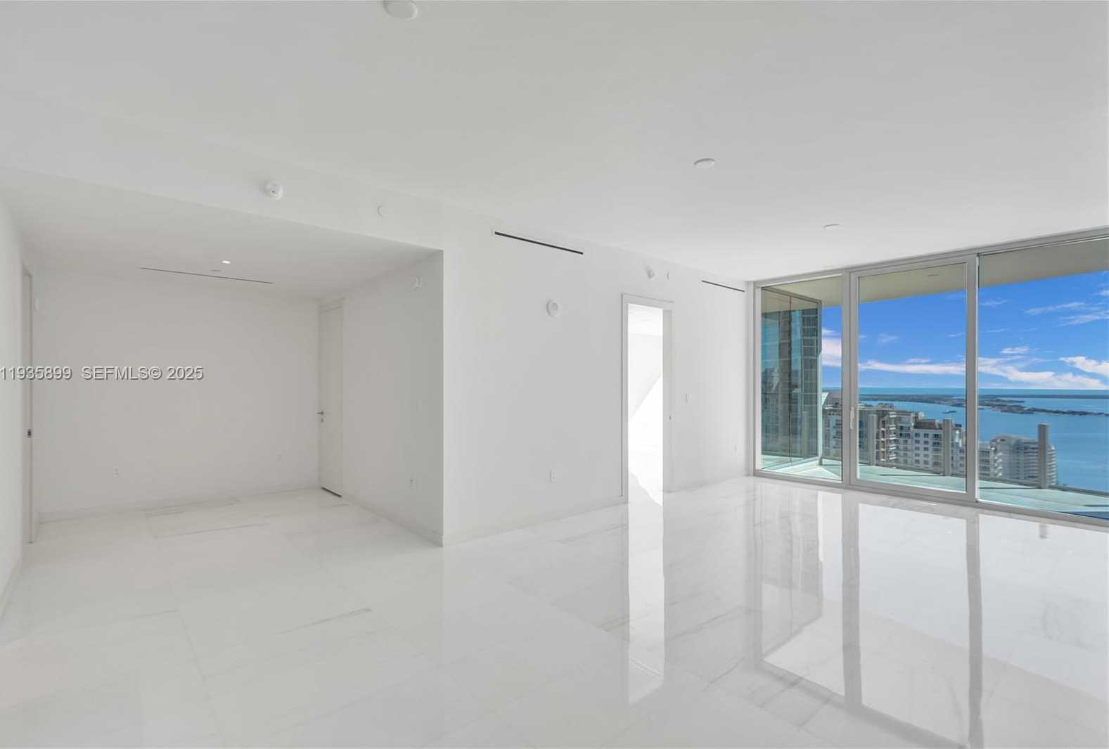 Small Image of 300 BISCAYNE BOULEVARD WAY #3605W, Miami Number 14