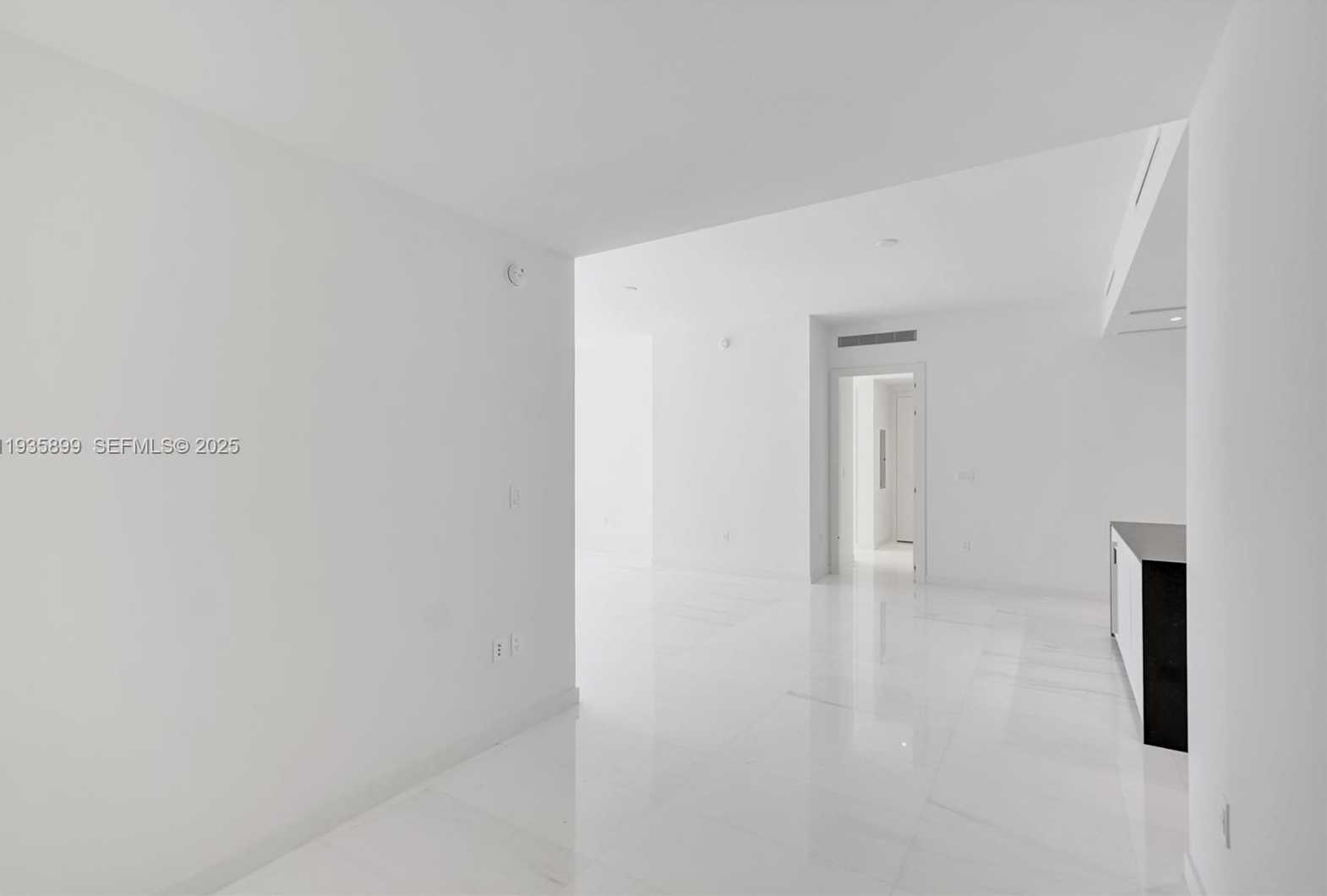 Small Image of 300 BISCAYNE BOULEVARD WAY #3605W, Miami Number 16