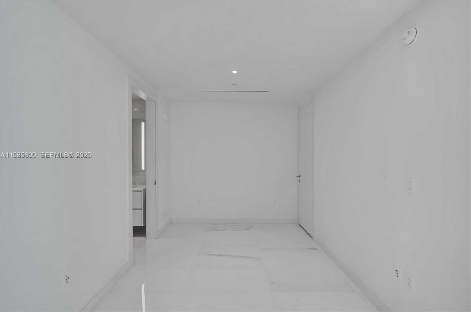 Small Image of 300 BISCAYNE BOULEVARD WAY #3605W, Miami Number 18