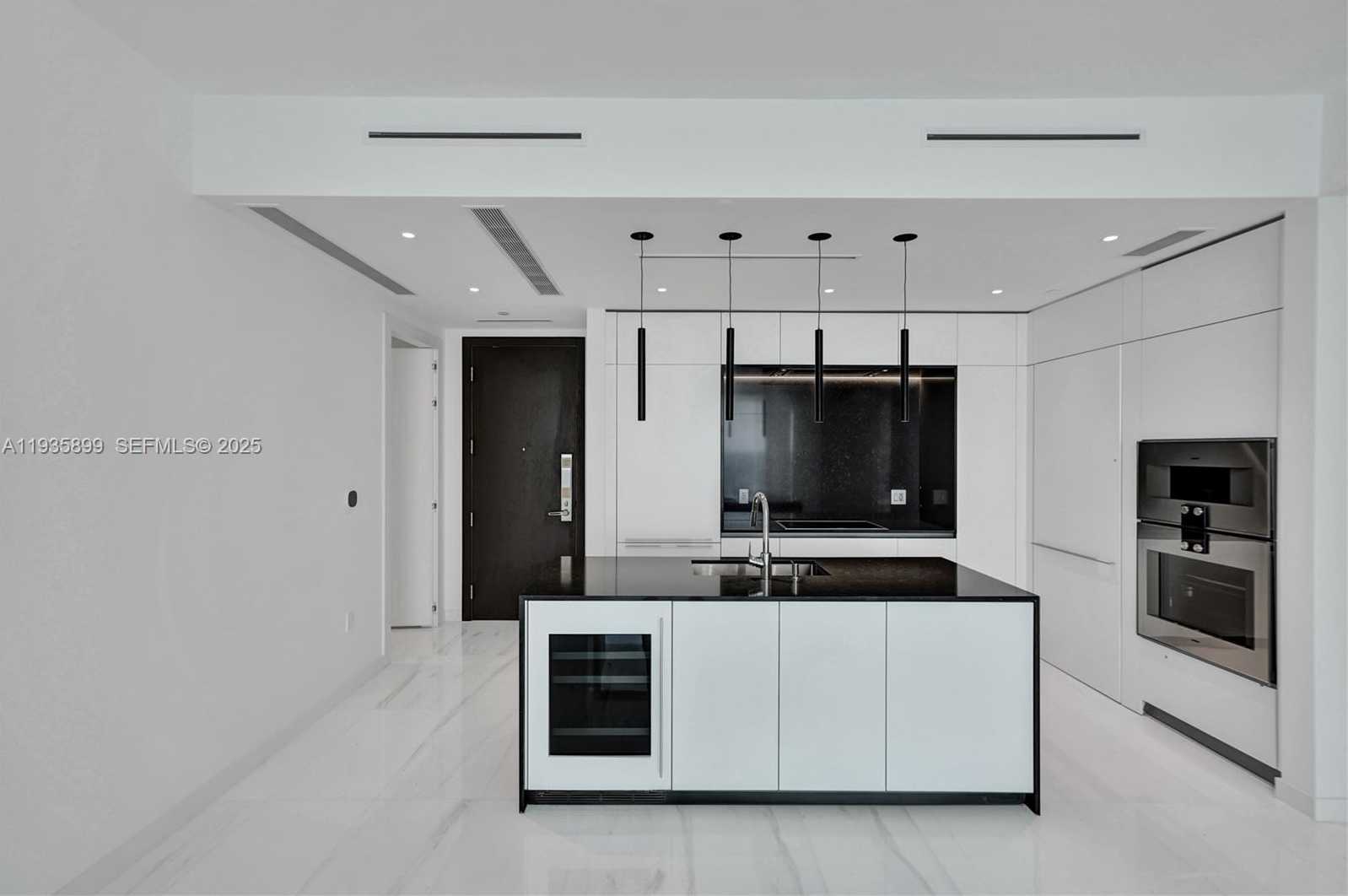 Small Image of 300 BISCAYNE BOULEVARD WAY #3605W, Miami Number 23