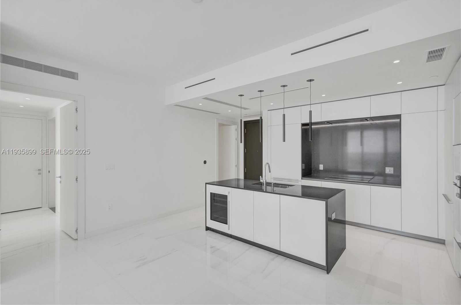 Small Image of 300 BISCAYNE BOULEVARD WAY #3605W, Miami Number 26
