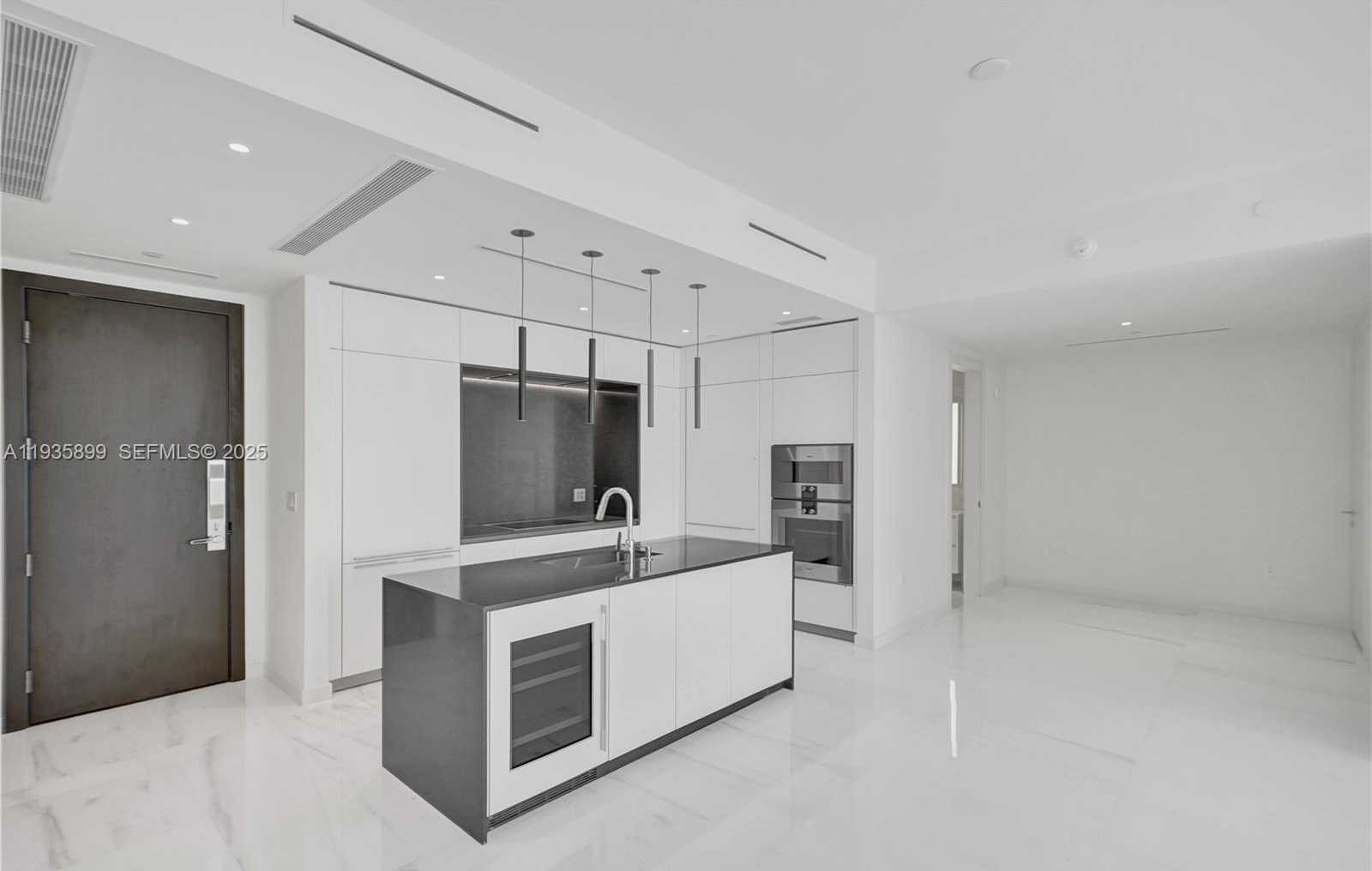 Small Image of 300 BISCAYNE BOULEVARD WAY #3605W, Miami Number 27