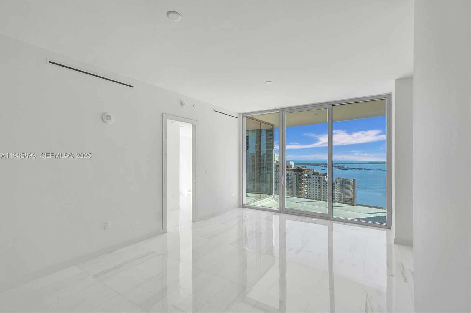 Small Image of 300 BISCAYNE BOULEVARD WAY #3605W, Miami Number 28