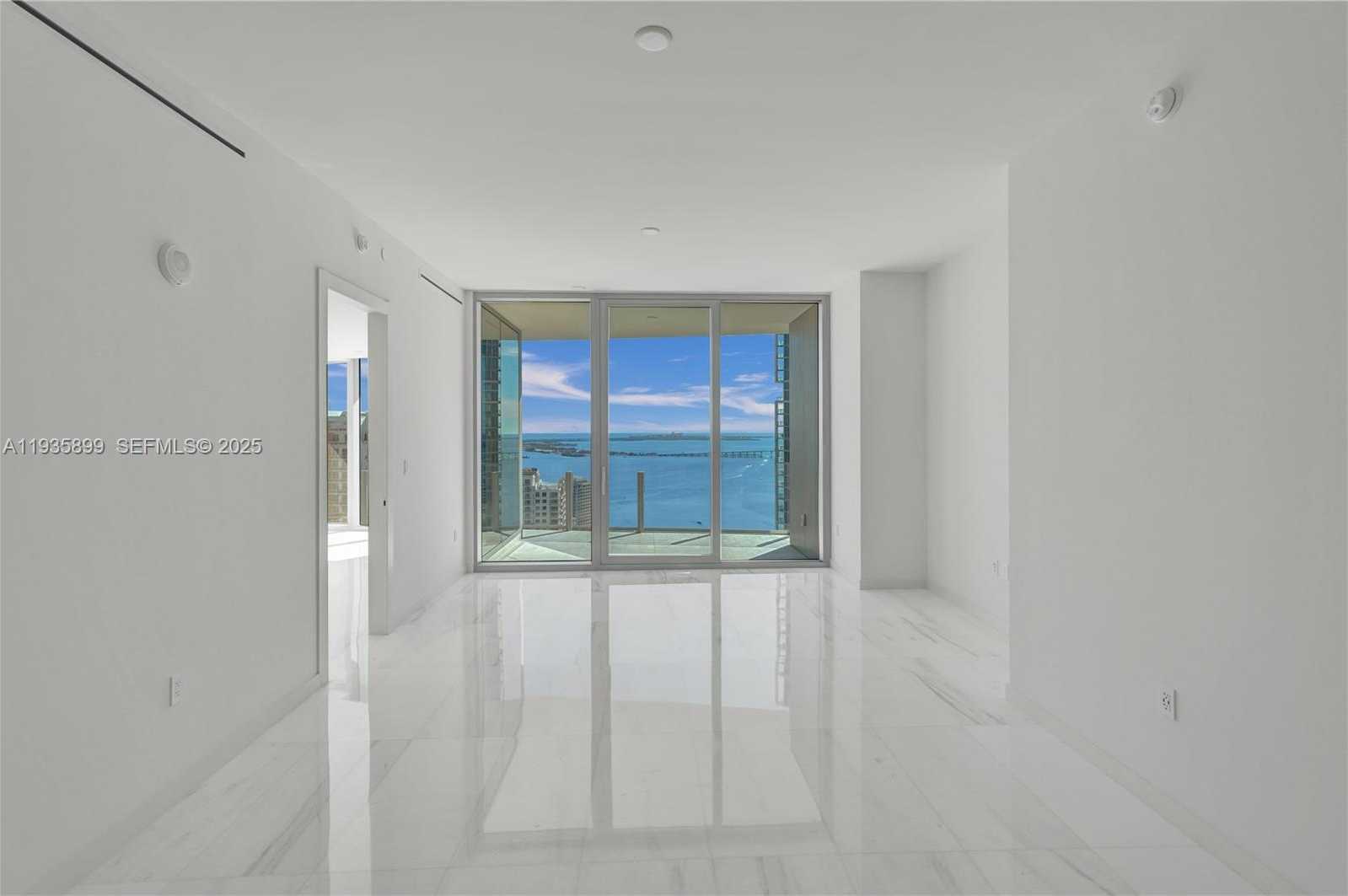 Small Image of 300 BISCAYNE BOULEVARD WAY #3605W, Miami Number 29