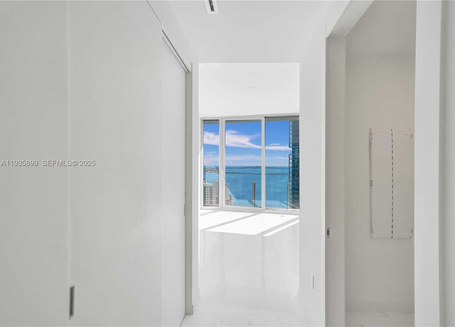 Small Image of 300 BISCAYNE BOULEVARD WAY #3605W, Miami Number 32