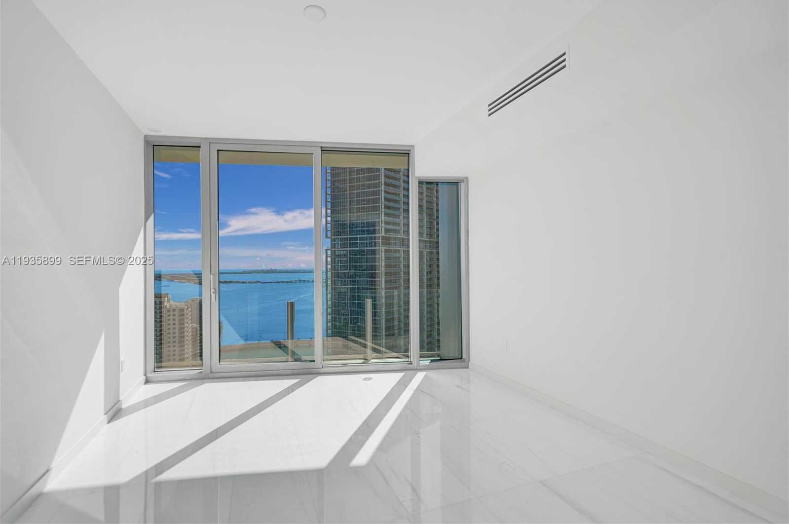 Small Image of 300 BISCAYNE BOULEVARD WAY #3605W, Miami Number 33