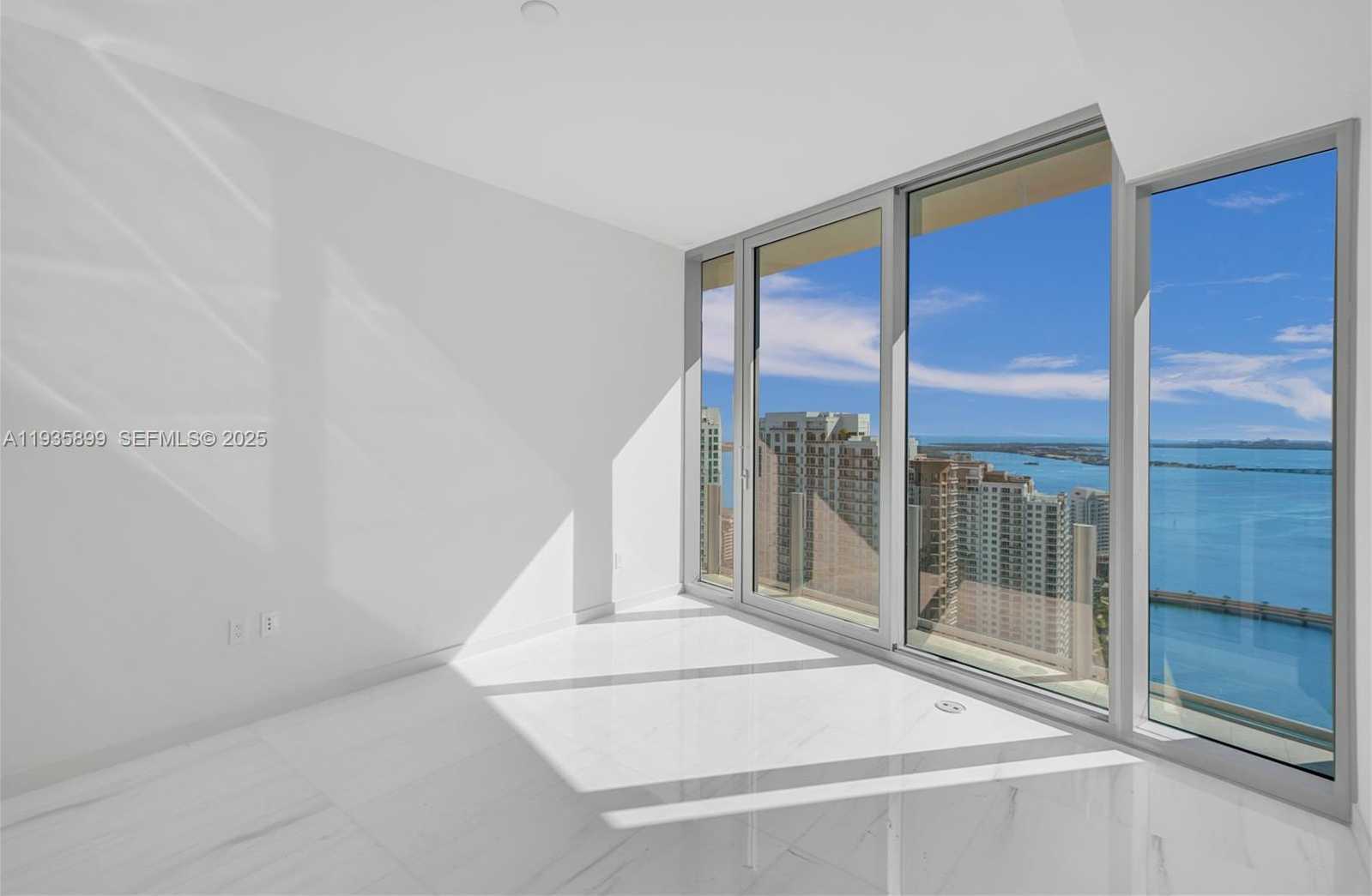 Small Image of 300 BISCAYNE BOULEVARD WAY #3605W, Miami Number 34