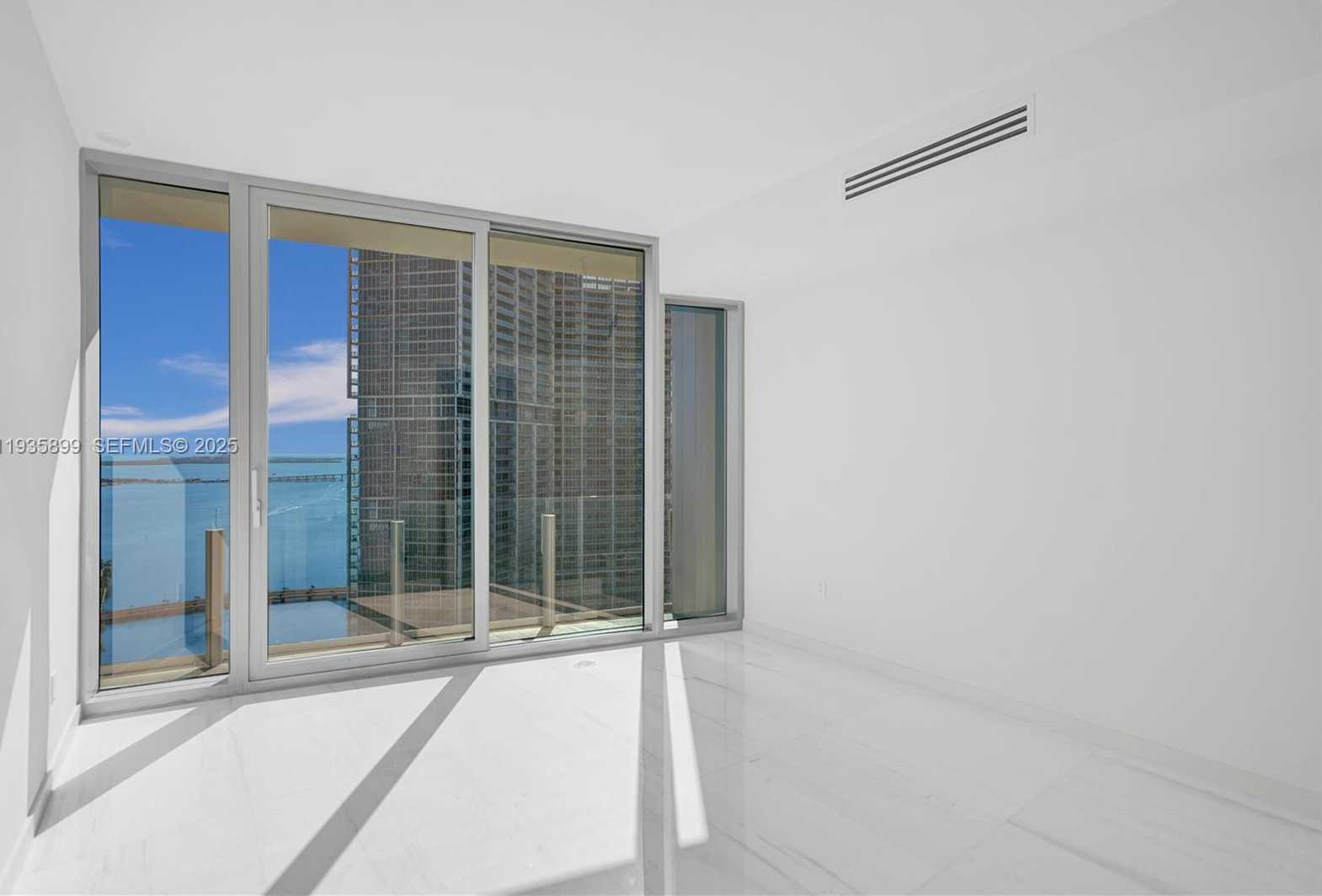 Small Image of 300 BISCAYNE BOULEVARD WAY #3605W, Miami Number 35