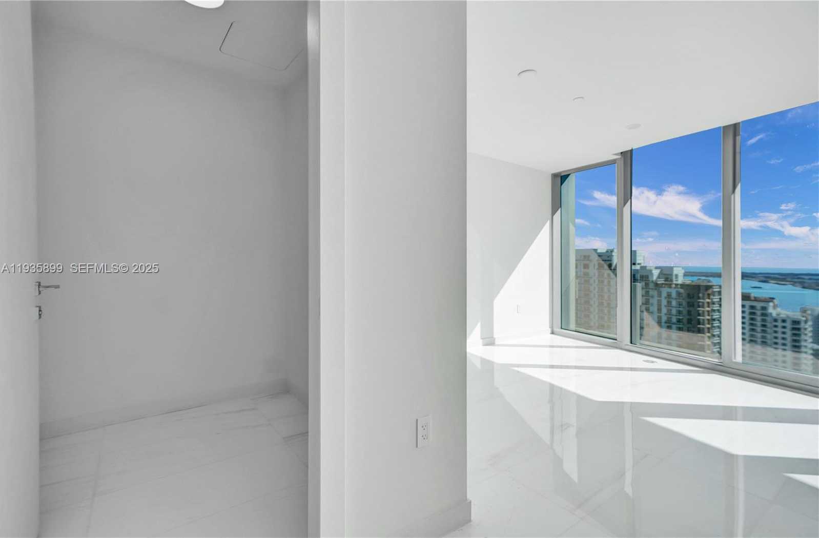 Small Image of 300 BISCAYNE BOULEVARD WAY #3605W, Miami Number 44