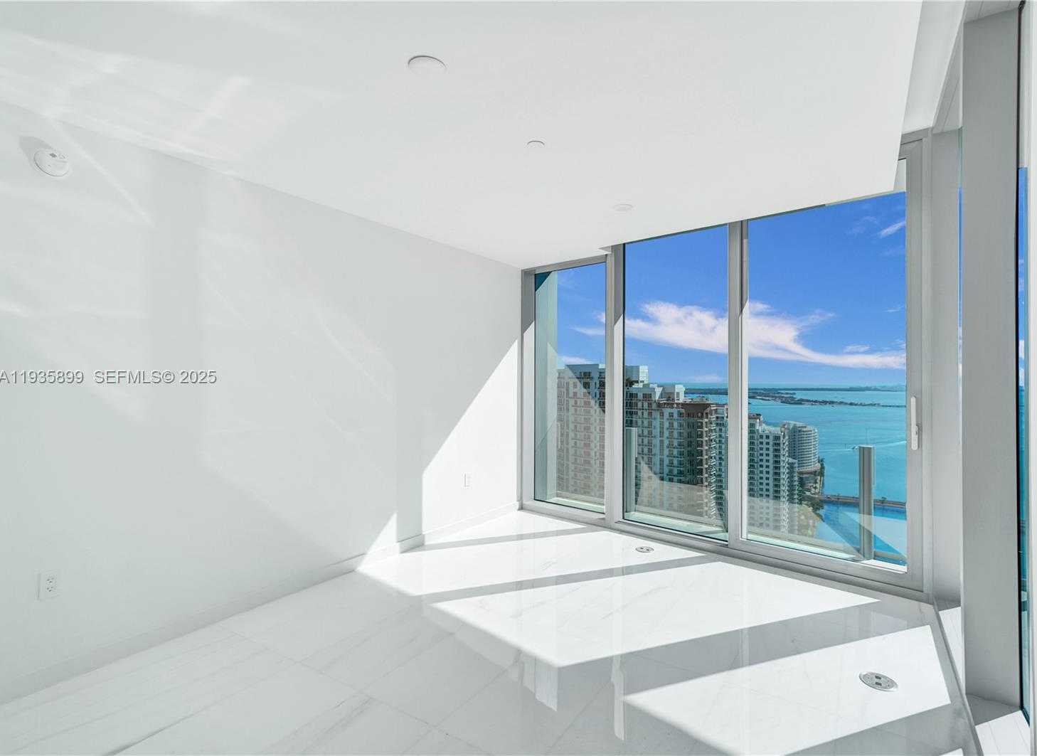 Small Image of 300 BISCAYNE BOULEVARD WAY #3605W, Miami Number 45