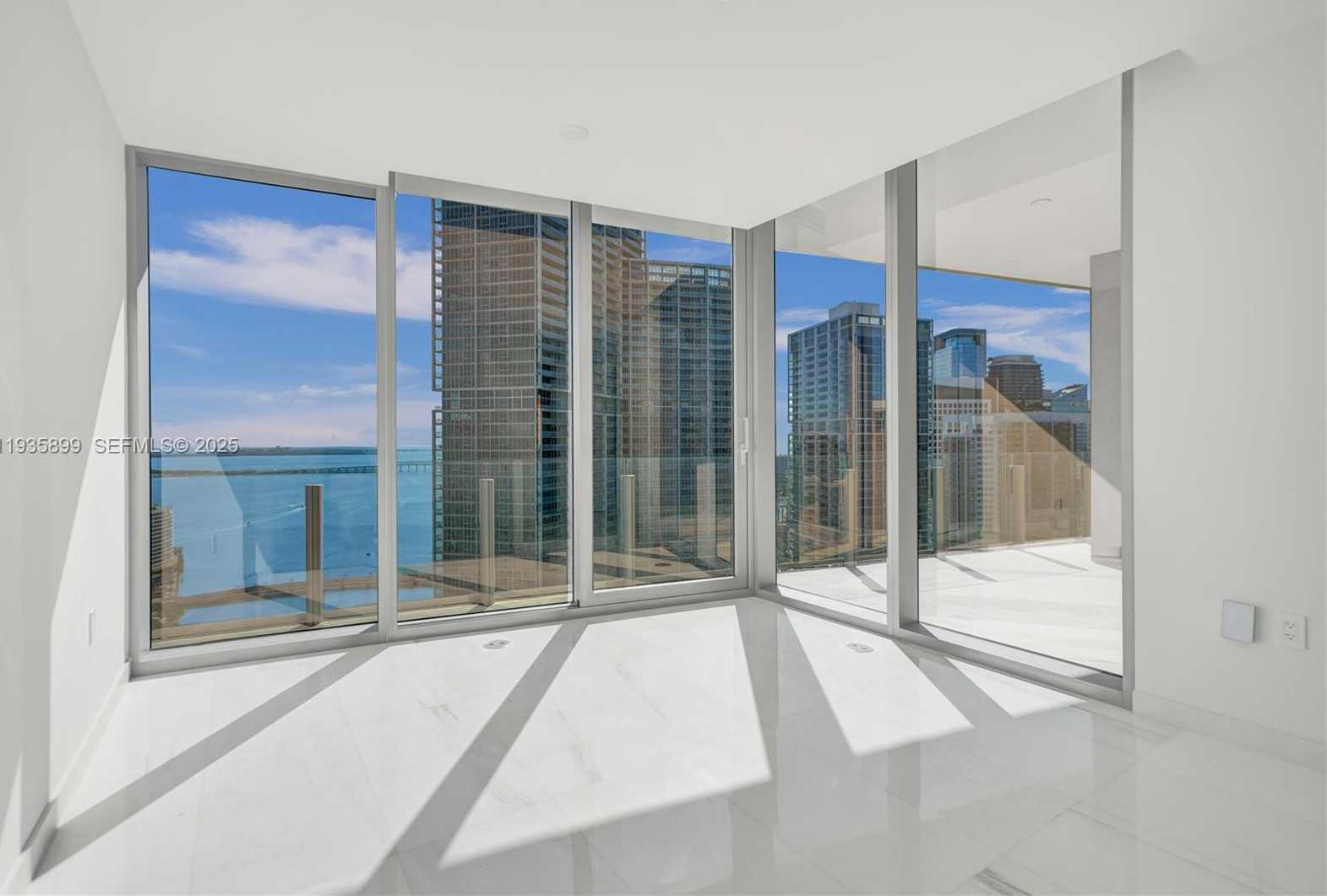Small Image of 300 BISCAYNE BOULEVARD WAY #3605W, Miami Number 46