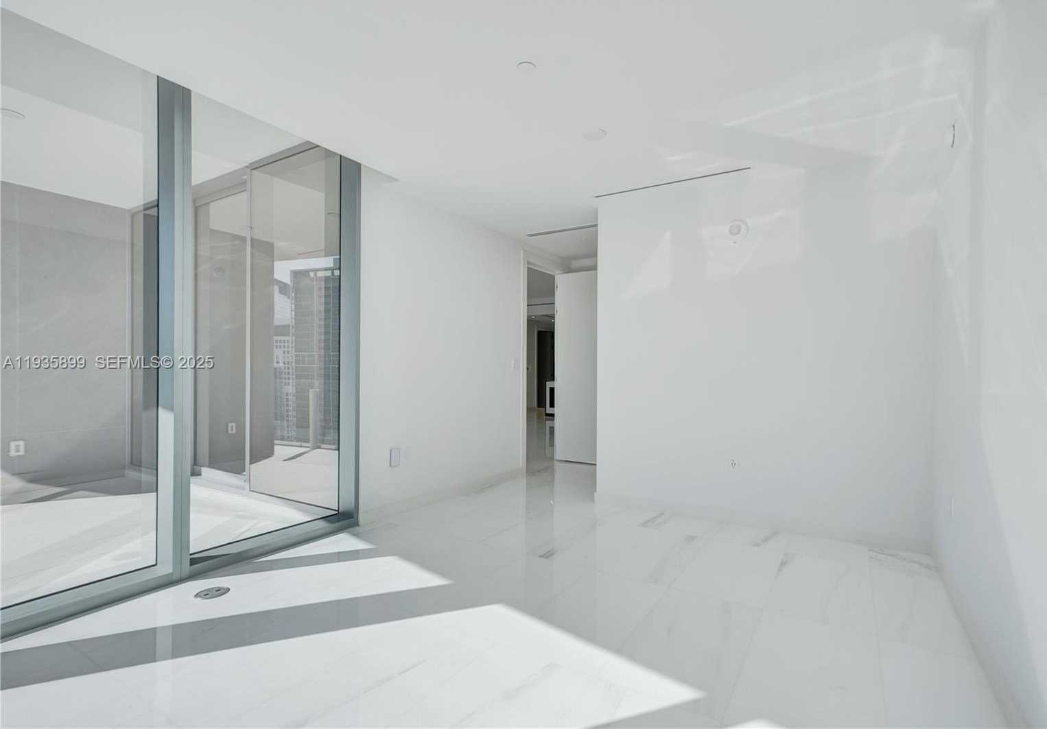 Small Image of 300 BISCAYNE BOULEVARD WAY #3605W, Miami Number 47