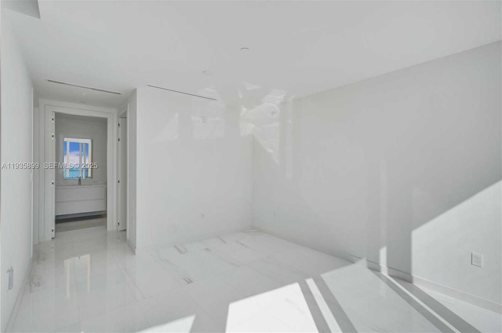 Small Image of 300 BISCAYNE BOULEVARD WAY #3605W, Miami Number 48