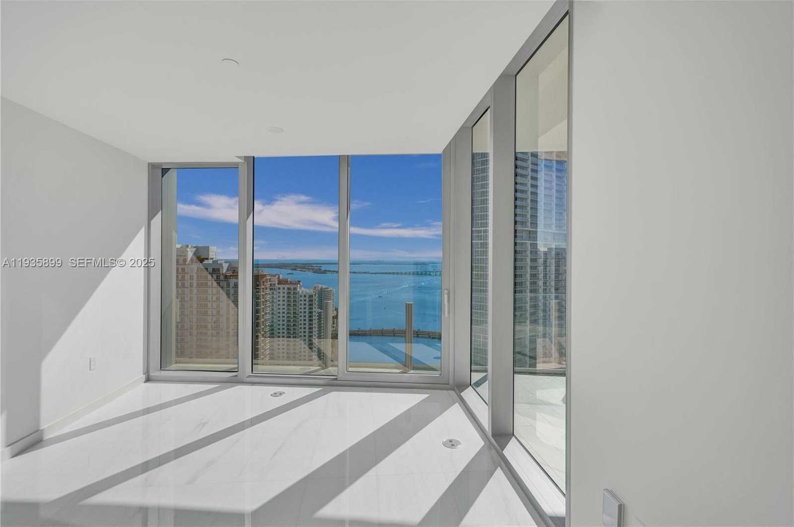 Small Image of 300 BISCAYNE BOULEVARD WAY #3605W, Miami Number 49