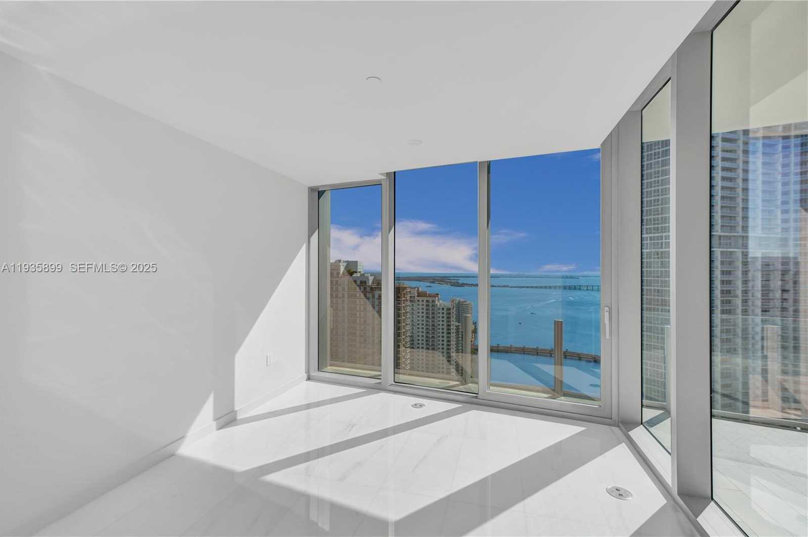 Small Image of 300 BISCAYNE BOULEVARD WAY #3605W, Miami Number 50