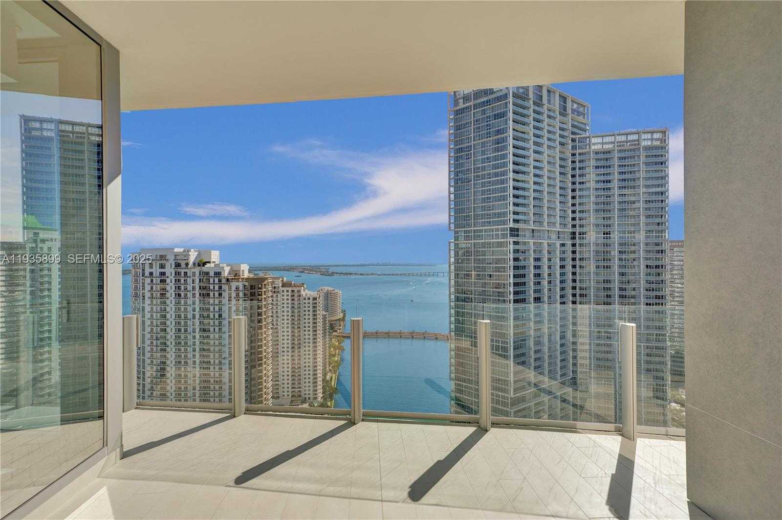 Small Image of 300 BISCAYNE BOULEVARD WAY #3605W, Miami Number 52