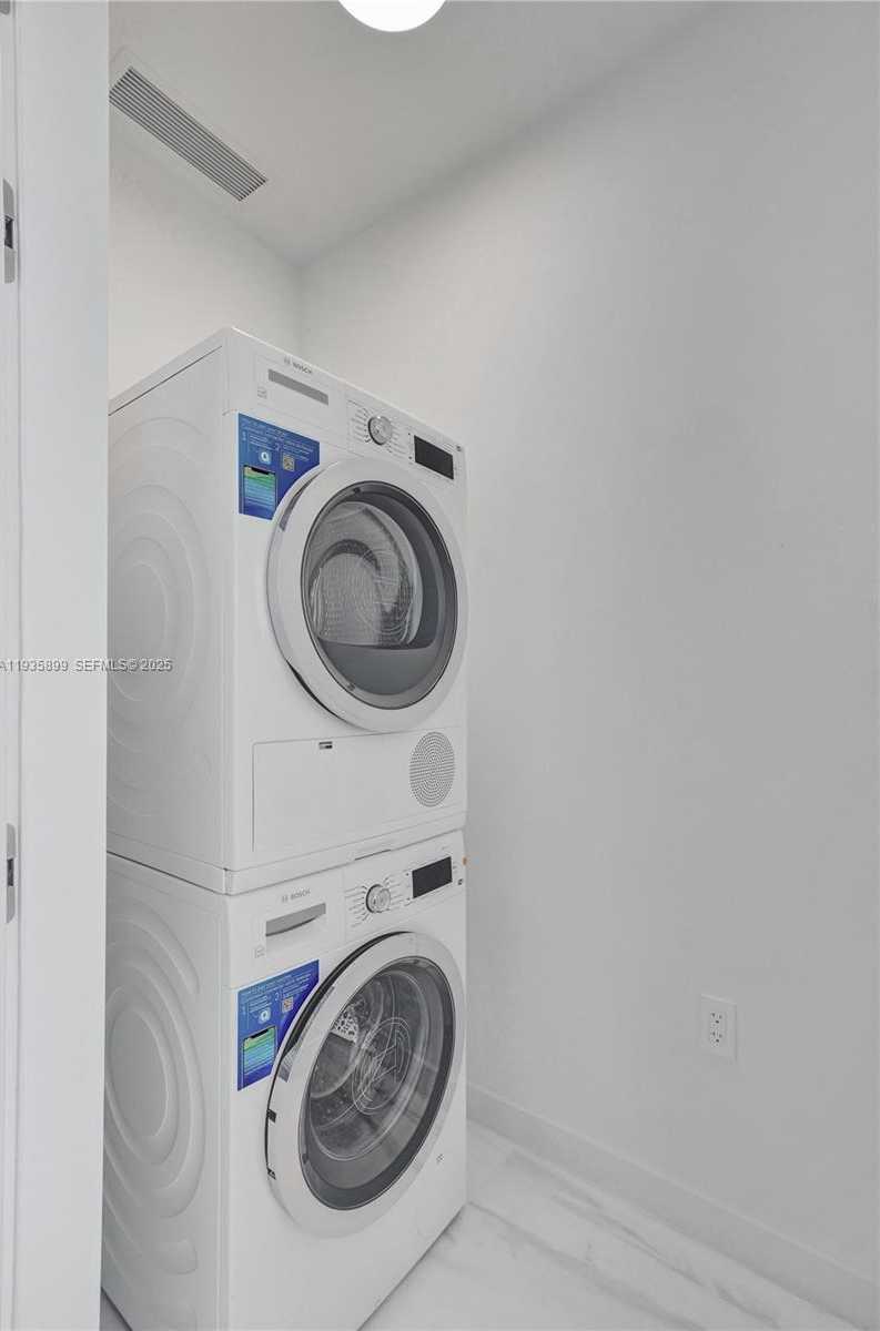 Small Image of 300 BISCAYNE BOULEVARD WAY #3605W, Miami Number 60