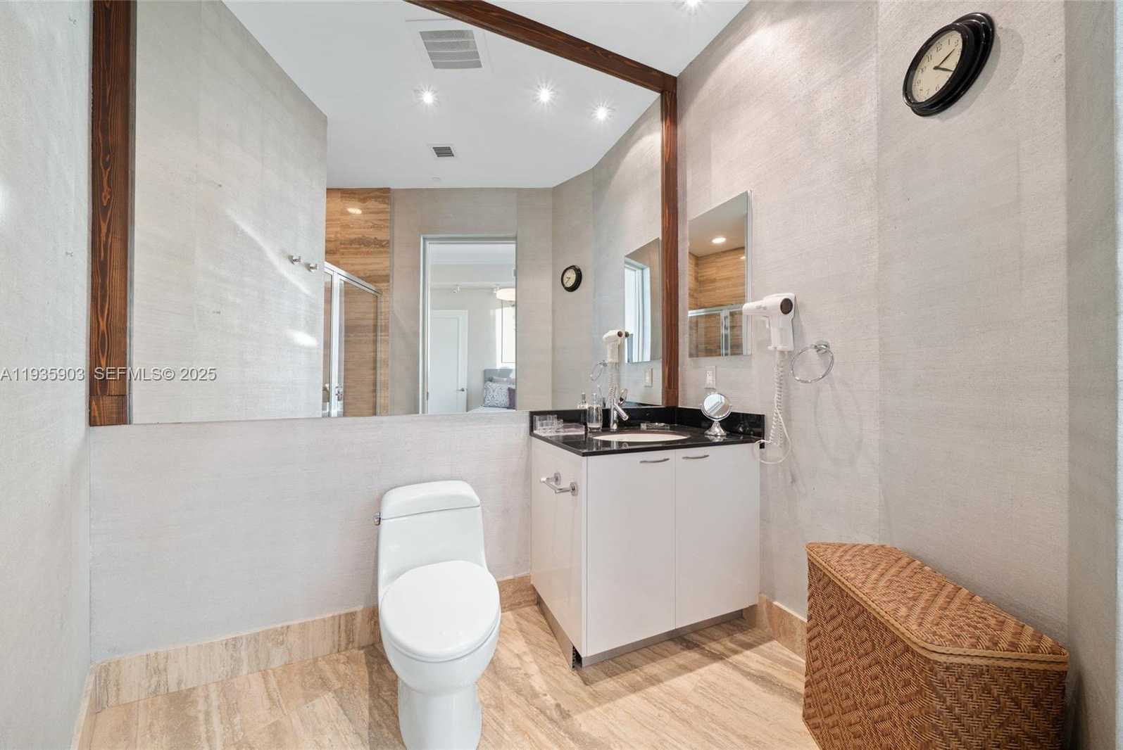 Small Image of 16001 COLLINS AVE #3906, Sunny Isles Beach Number 9