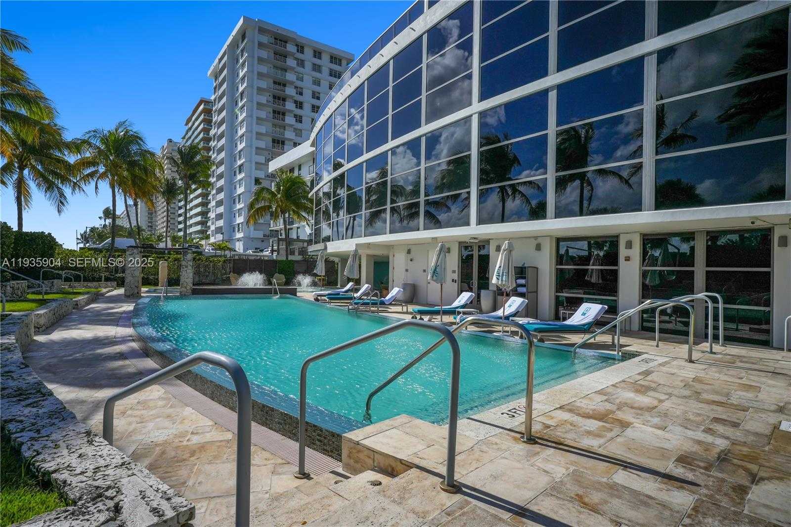 Small Image of 5875 COLLINS AVE #1003, Miami Beach Number 10