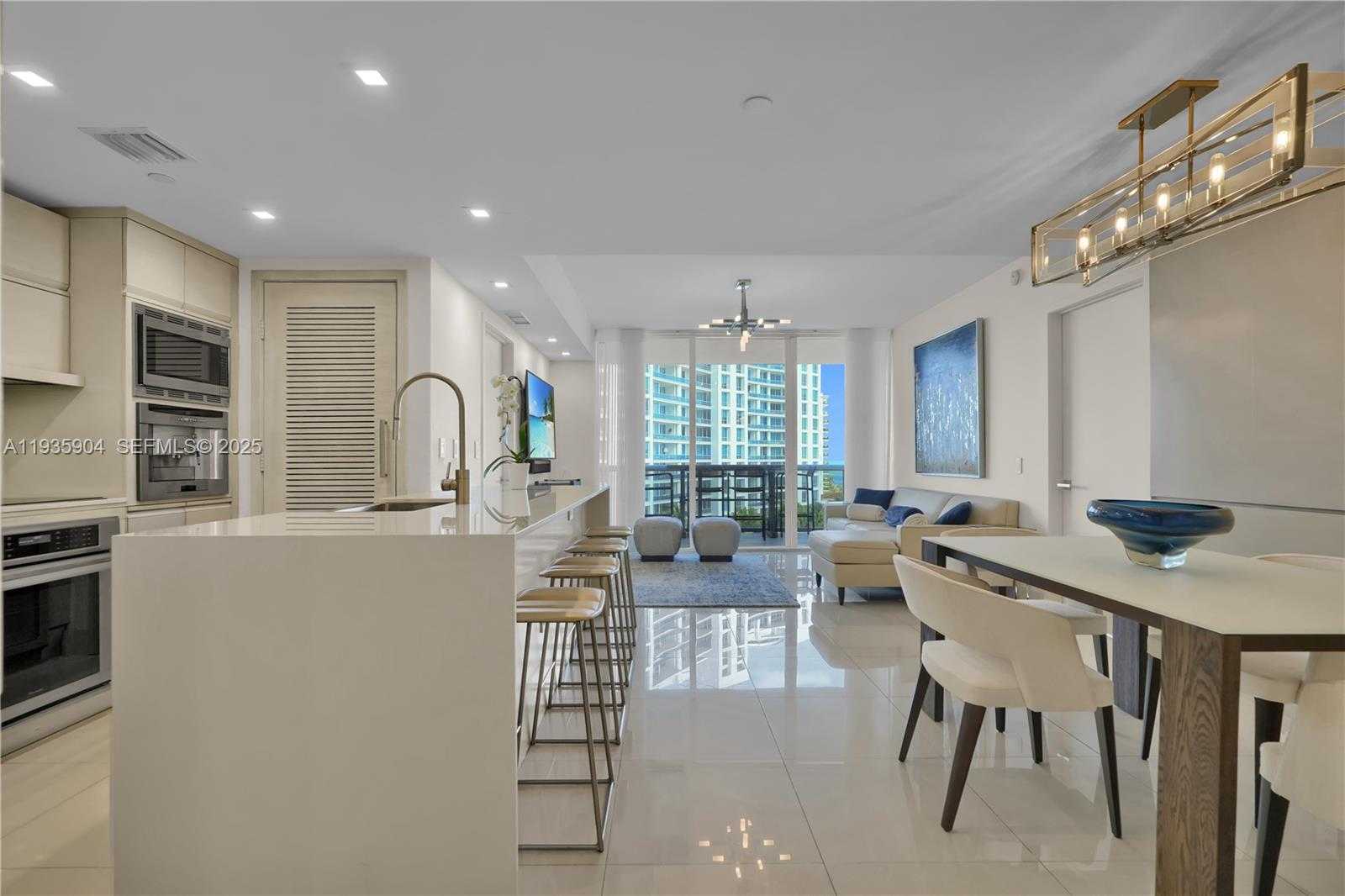 Small Image of 5875 COLLINS AVE #1003, Miami Beach Number 22