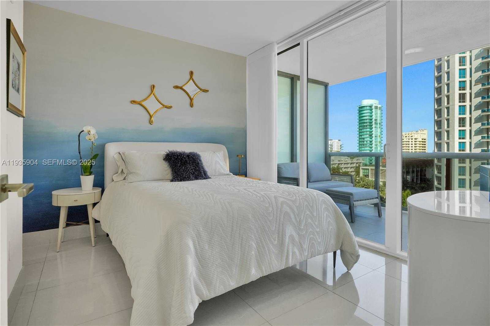 Small Image of 5875 COLLINS AVE #1003, Miami Beach Number 35