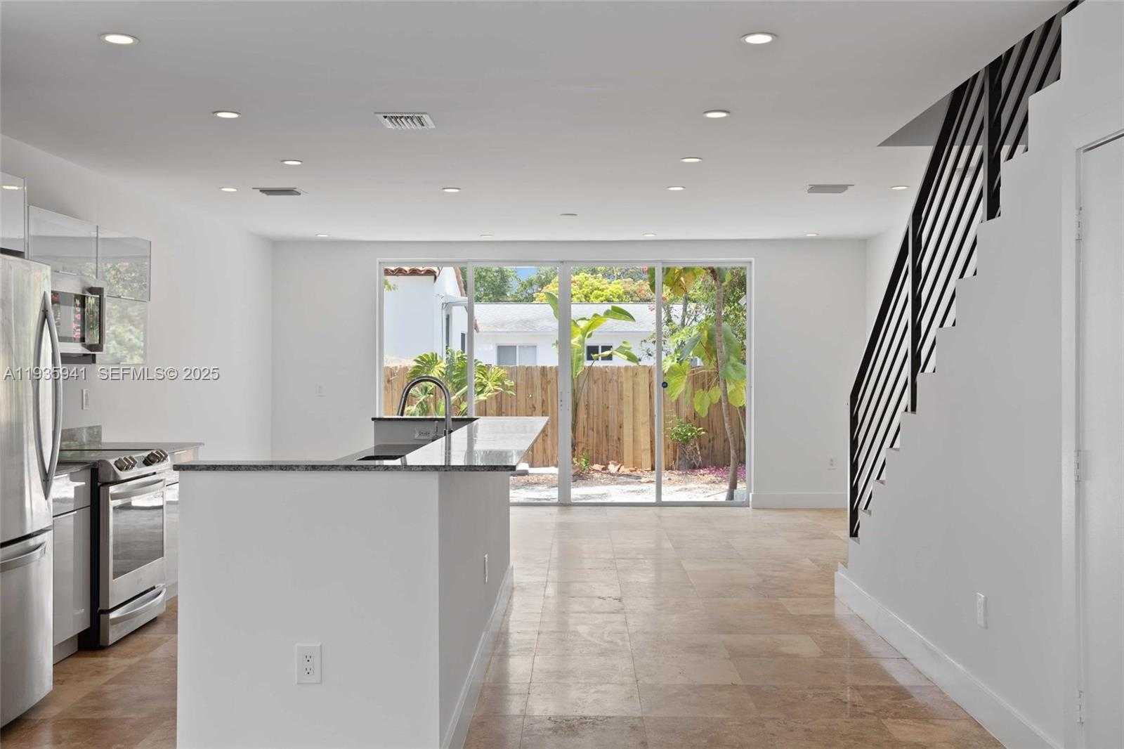 Small Image of 7004 NORTH EAST 5TH AVE, Miami Number 11