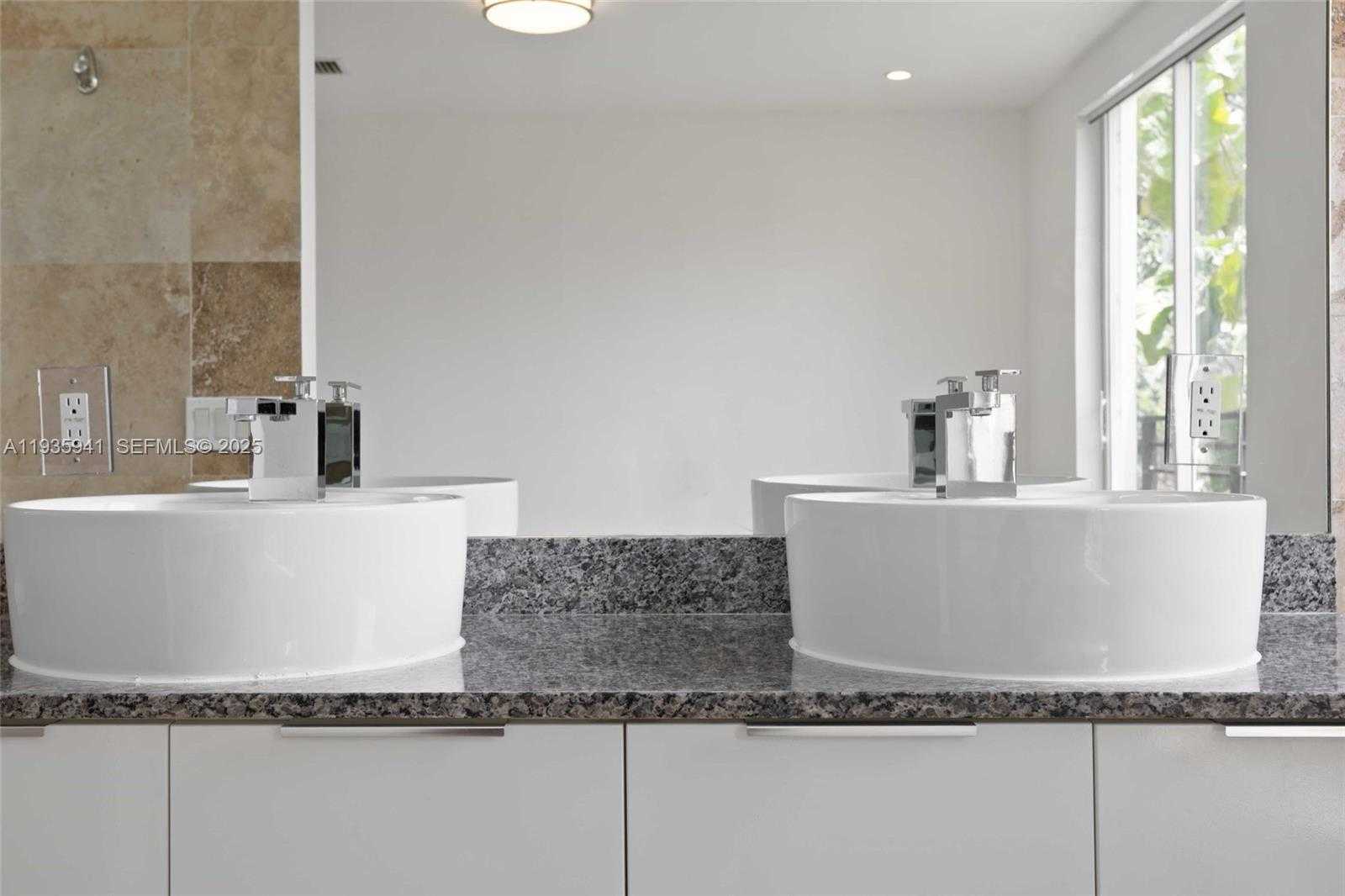 Small Image of 7004 NORTH EAST 5TH AVE, Miami Number 21