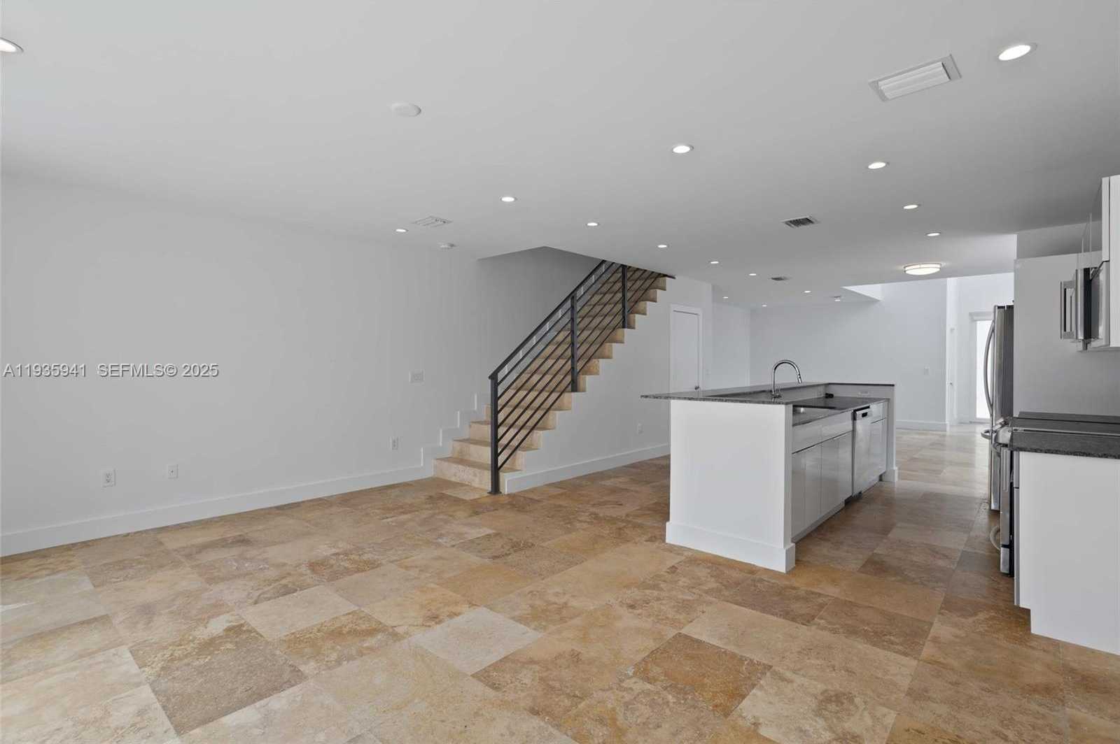 Small Image of 7004 NORTH EAST 5TH AVE, Miami Number 5