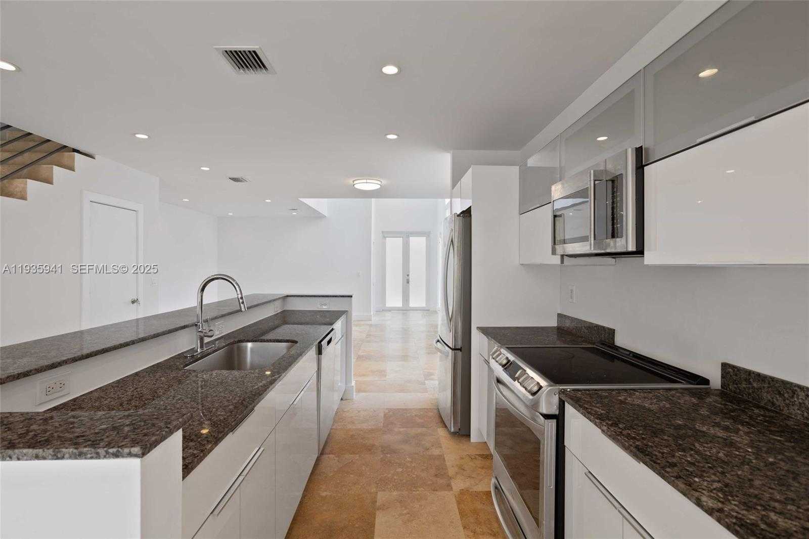 Small Image of 7004 NORTH EAST 5TH AVE, Miami Number 8