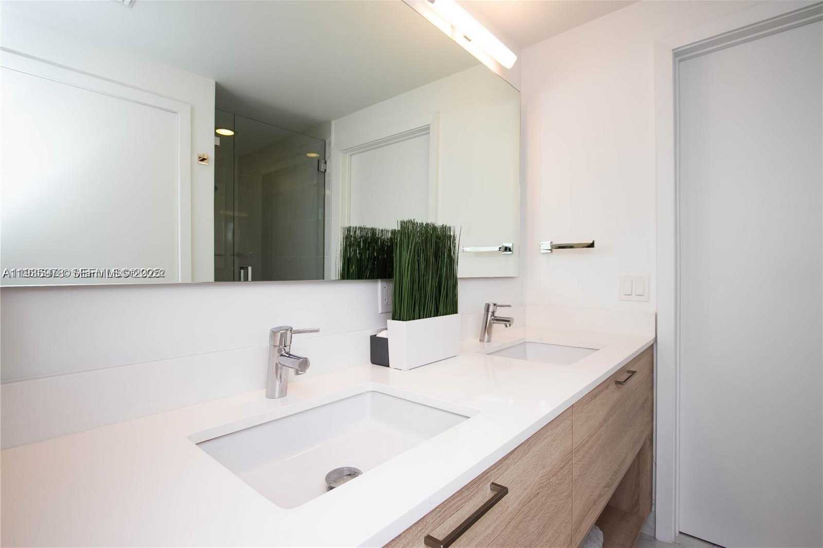 Small Image of 16385 BISCAYNE BLVD #719, North Miami Beach Number 21