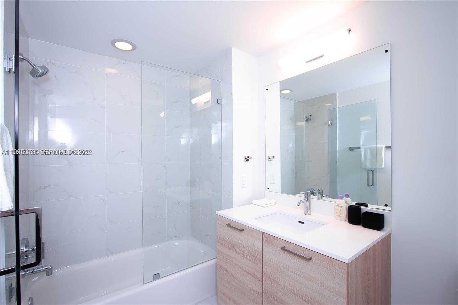 Small Image of 16385 BISCAYNE BLVD #719, North Miami Beach Number 7
