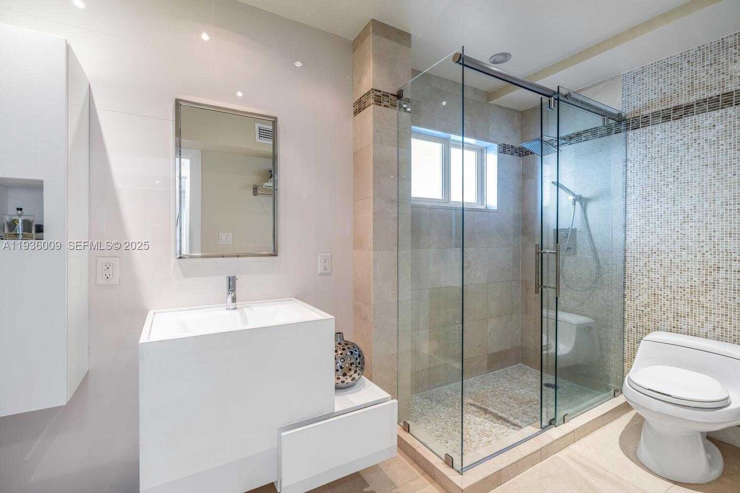 Small Image of 325 OCEAN DR #409, Miami Beach Number 12