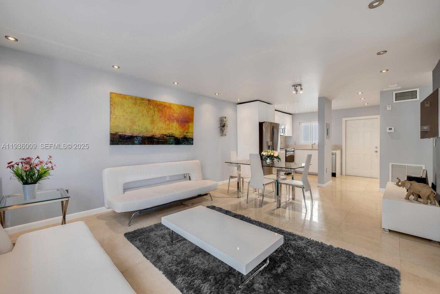 Small Image of 325 OCEAN DR #409, Miami Beach Number 5