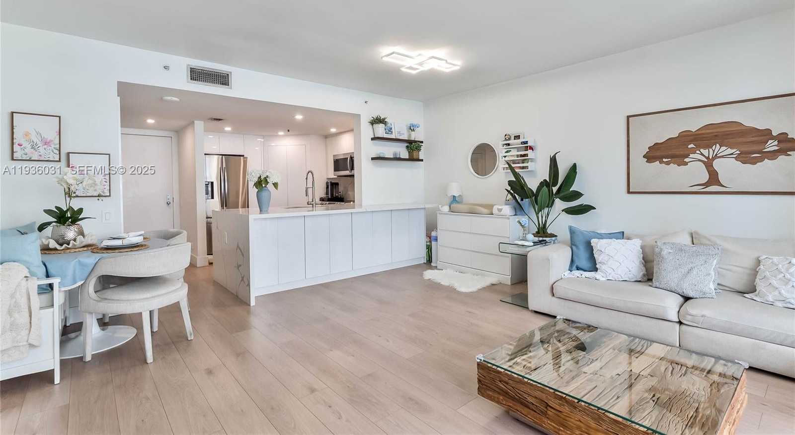 Small Image of 701 BRICKELL KEY BLVD #808, Miami Number 4