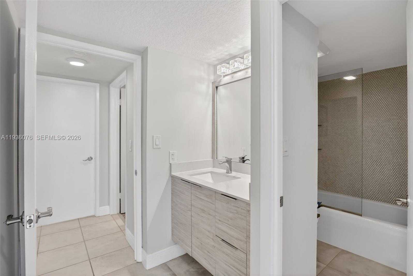 Small Image of 20505 EAST COUNTRY CLUB DR #833, Aventura Number 27