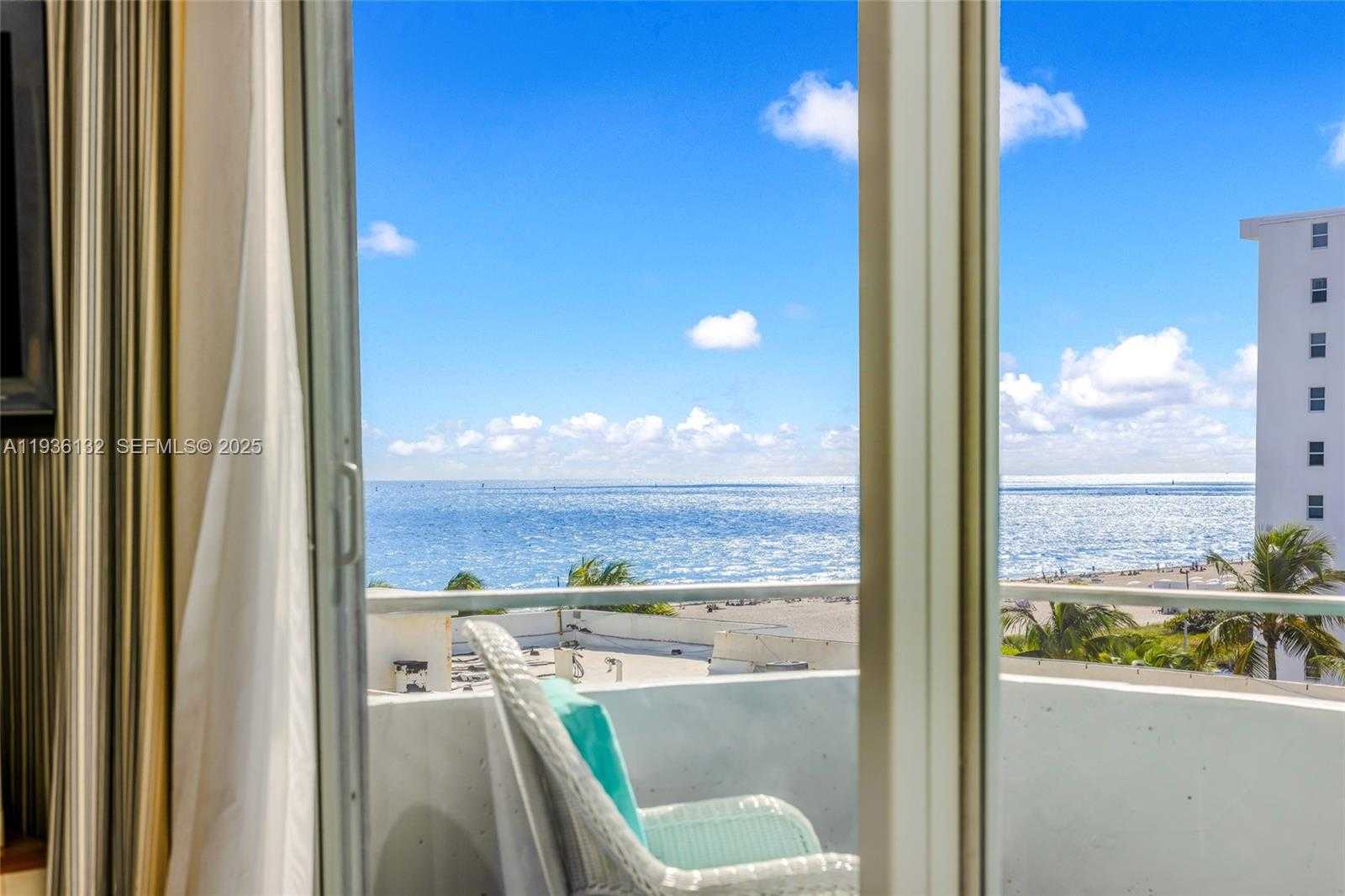 Small Image of 465 OCEAN DR #708, Miami Beach Number 4