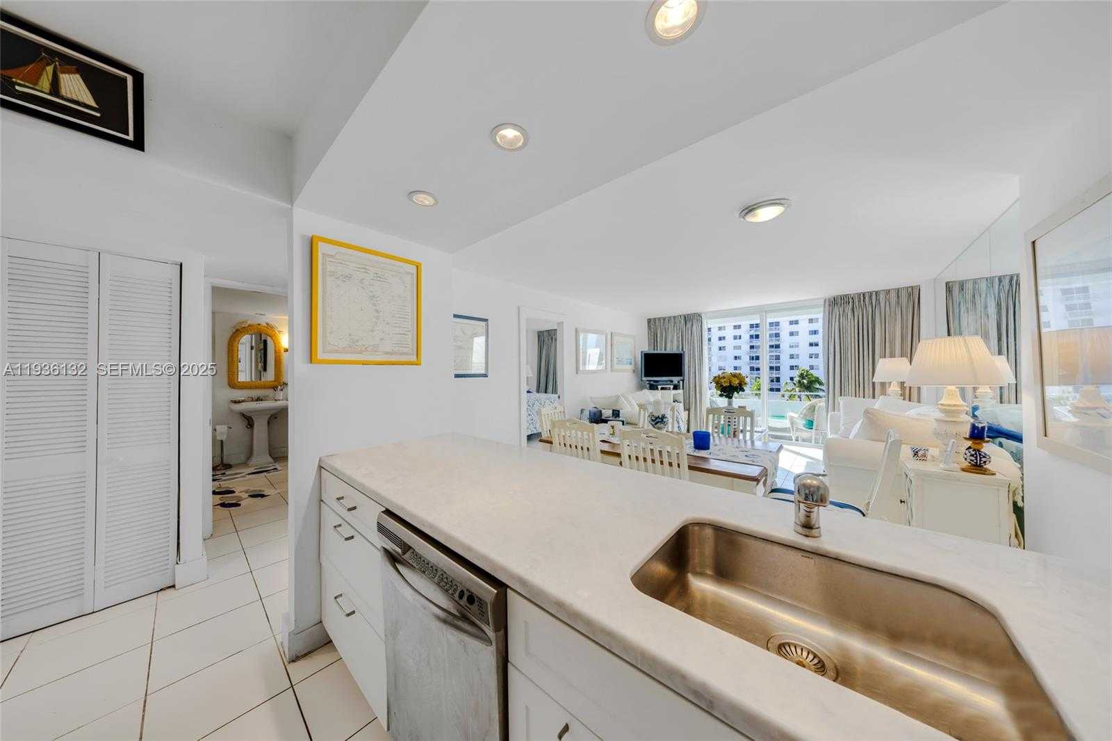 Small Image of 465 OCEAN DR #708, Miami Beach Number 9